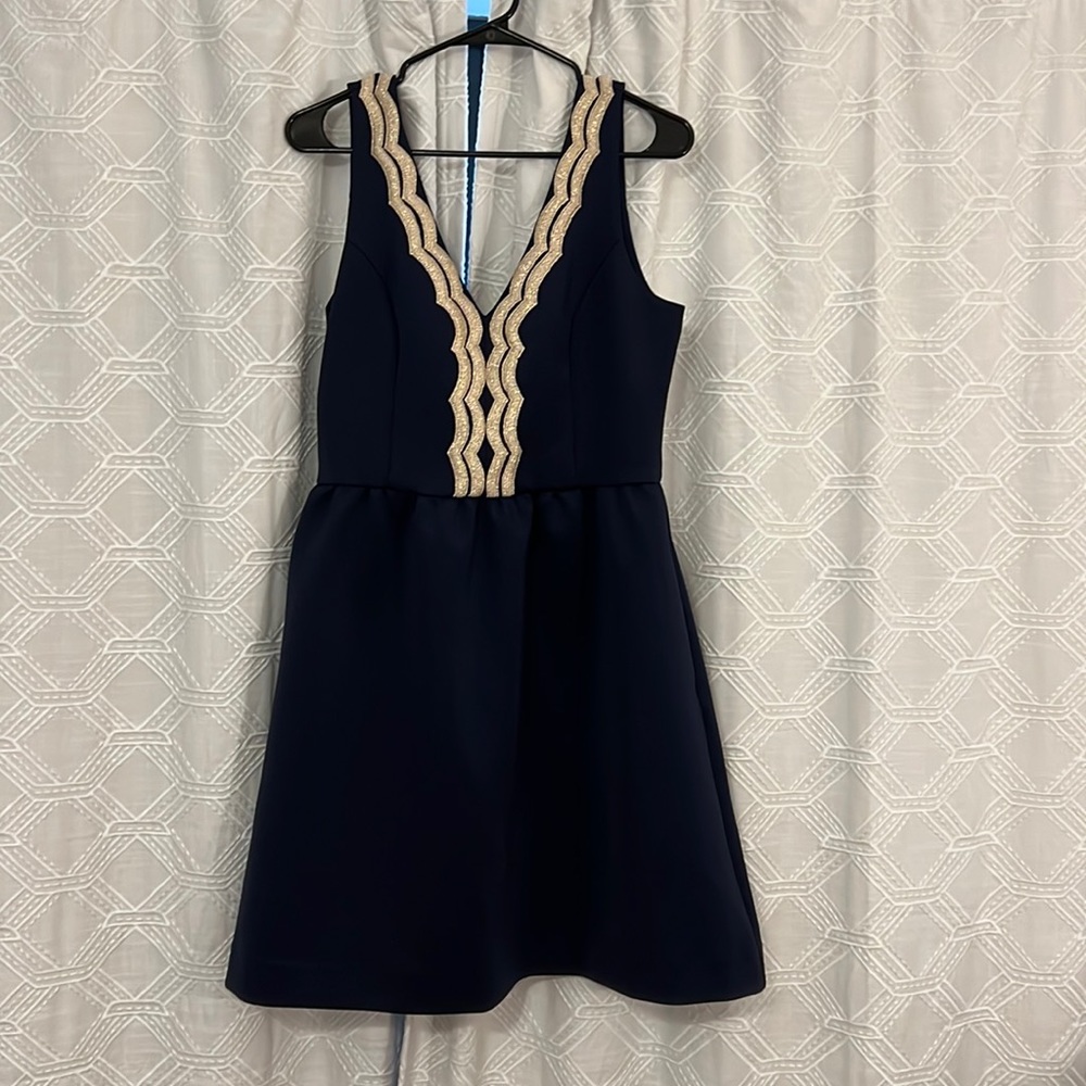 Lilly Pulitzer V neck dress WITH POCKETS!